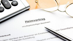 Welche Kosten für den Aufenthalt in einem Alten- bzw. Pflegeheim anfallen, ist an und für sich geregelt. (Bild: Anja Schäfer, www.Agenturfotografin.de, stock.adobe.com)