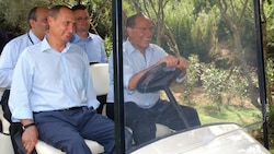 Putin auf Urlaub bei Berlusconi auf Sardinien: Seine Villa wird jetzt vererbt. (Bild: Presidential Press Service / EPA / picturedesk.com)