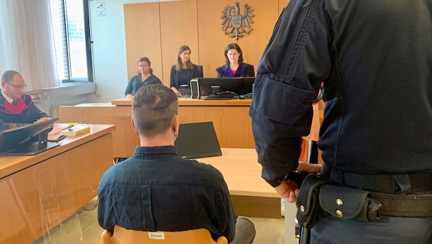 Erst Kobras, dann die Cobra: Herr D. fasst wegen Suchtgifthandel, Widerstand und Waffengesetz sechs Jahre Haft aus. (Bild: Wassermann Kerstin)