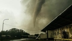 Ein Tornado wütete 2021 im tschechischen Grenzgebiet - begleitet von Ausläufern in Form von extremen Hagelgewitterzellen. (Bild: Dominik Herka/CHMI.CZ)