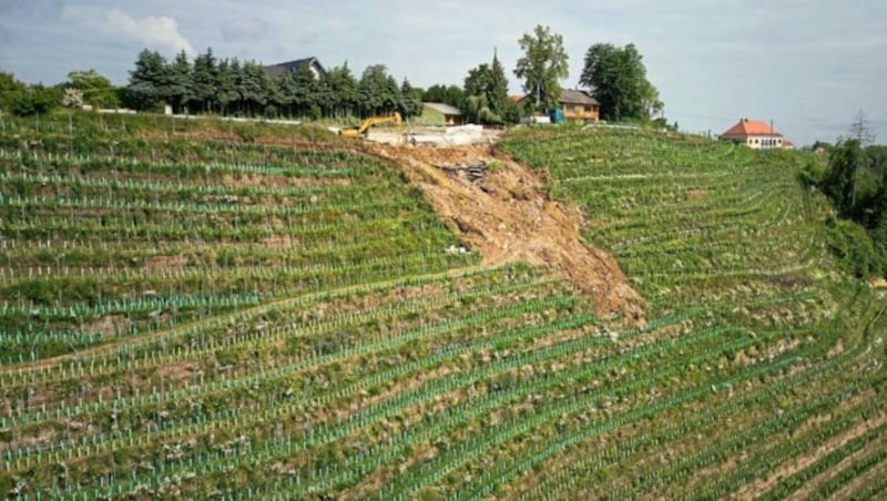 Ein Bild von der abgerutschten Straße am Graßnitzberg (Bild: derFlor)