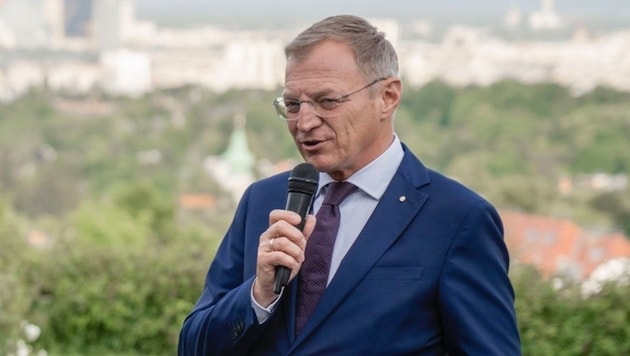 LH Thomas Stelzer bei seiner Rede in Grinzing