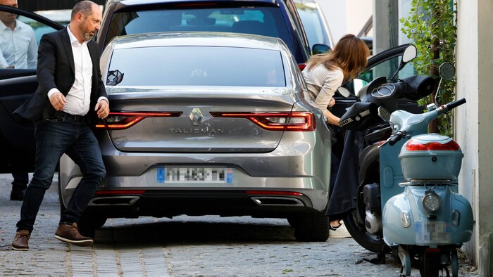 Sakozys Ehefrau Carla Bruni nach der Durchsuchung