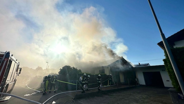 Im Stadtteil Gneis griff ein Feuer von einer Gartenhütte auf ein Doppelhaus über (Bild: Markus Tschepp)