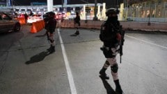 Mexikanische Nationalgardisten patrouillieren in Tijuana. (Bild: The Associated Press)
