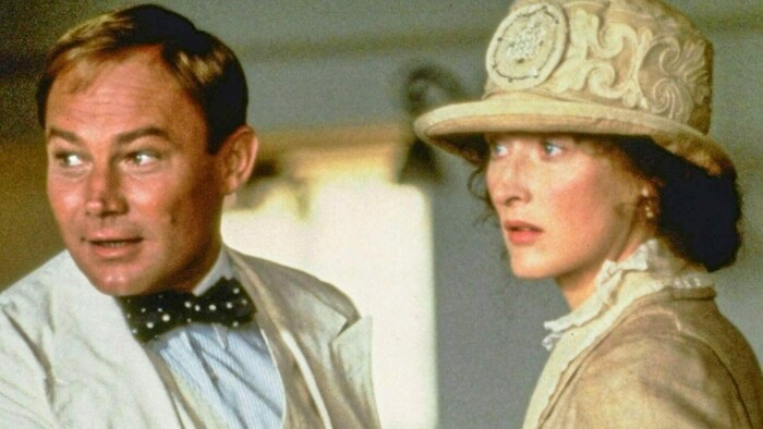 „Jenseits von Afrika“ (SA, 0.00 Uhr, ORF 2): Brandauer an der Seite von Meryl Streep.