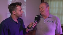 Herbert Prohaska im Gespräch mit krone.at-Sportchef Michael Fally. (Bild: Krone.tv)