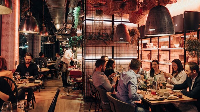 Das Lokal Augenweide vereint Steak-, Pasta-, und Sushi Genuss unter einem Dach in Wien.