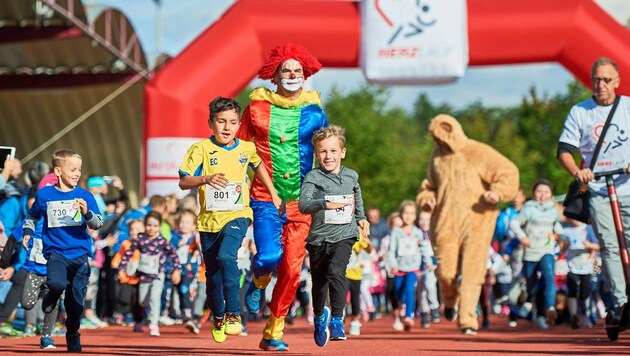 Auch der Herzteddy läuft mit. (Bild: Mathias Lauringer | soulspacestudios)
