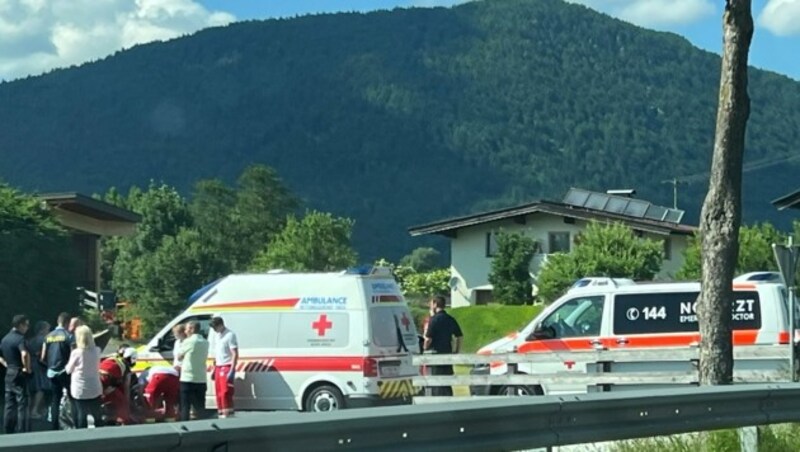 Der Großeinsatz bei der Rettung des Buben (Bild: ZOOM.TIROL)
