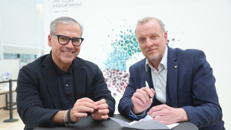 Swarovski-CEO Alexis Nasard mit „Krone“-Chef vom Dienst Markus Gassler (re.) (Bild: Birbaumer Christof)