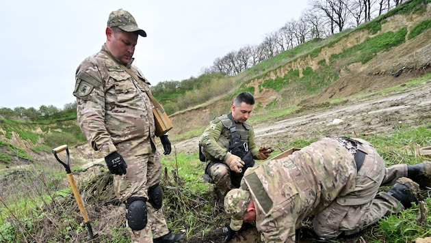 Ein Minenfeld in der Ukraine (Archivbild) (Bild: AFP)