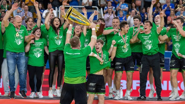 Handball-EM-Held Constantin Möstl (3.v.r.) wurde mit Westwien österreichischer Meister. (Bild: GEPA pictures)