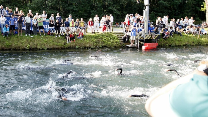 Die Schwimmstrecke biegt vom Wörthersee in den Lendkanal ein.