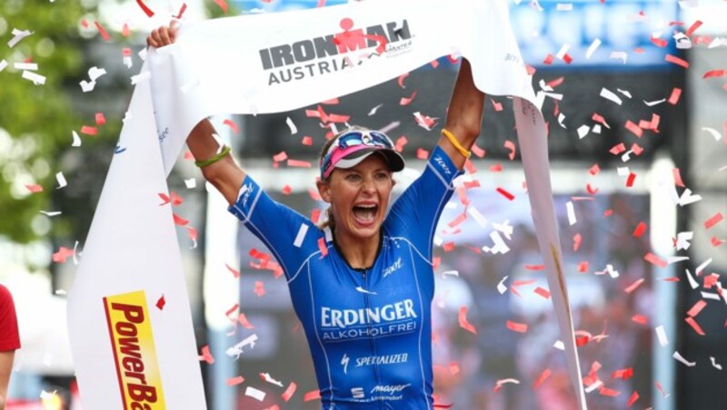 Eva Wutti jubelte 2017 über ihren zweiten Ironman-Sieg in Klagenfurt. (Bild: GEPA pictures)