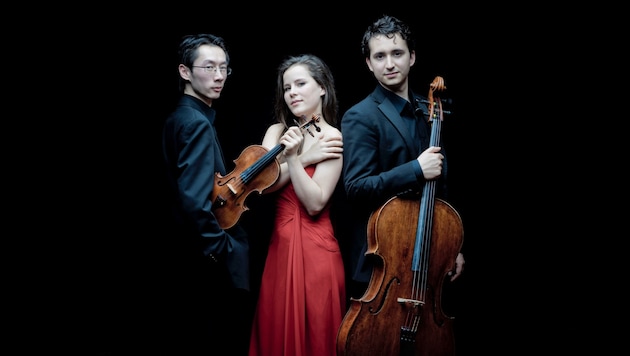 Heute Abend eröffnet das Amatis Trio das Festival „Dialoge“ und lässt Mozart mit Maurice Ravel und Olivier Messiaen in einen Dialog treten. (Bild: Marco Borggreve)