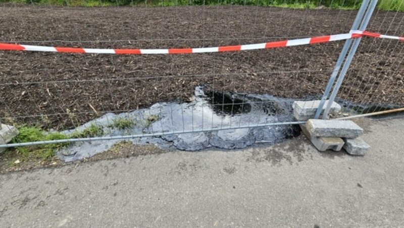 Schon wieder ist Teer ausgetreten (Bild: zVg)