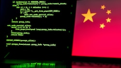 Die Hacker sollen in mindestens 16 Ländern angegriffen und öffentliche und private Organisationen weltweit getroffen haben. (Bild: Rokas - stock.adobe.com)