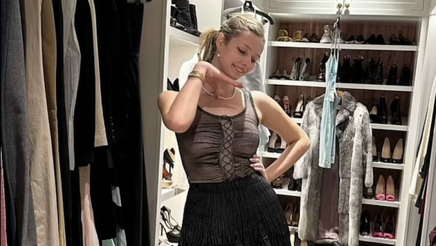 Paltrow-Tochter Apple im legendär „hässlichen“ Oscar-Kleid ihrer Mama. (Bild: www.instagram.com/gwynethpaltrow)