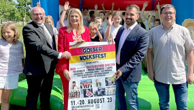 Organisator Dieter Horvath, Landesrätin Daniela Winkler, Bürgermeister Kilian Brandstätter und Vize Gerhard Playl sind startklar für das 54. Golser Volksfest. (Bild: LMS)