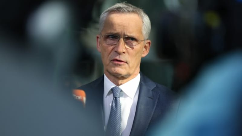 NATO-Generalsekretär Jens Stoltenberg bei seiner Ankunft im NATO-Hauptquartier in Brüssel am Donnerstag. (Bild: APA/AFP/SIMON WOHLFAHRT)