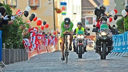 Der Ironman fährt auch über den Hauptplatz in St. Veit. (Bild: F. Pessentheiner)