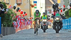 Der Ironman fährt auch über den Hauptplatz in St. Veit. (Bild: F. Pessentheiner)