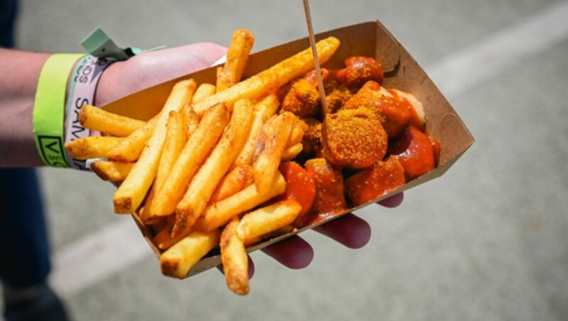 Currywurst mit Pommes (Bild: Markus Wenzel)