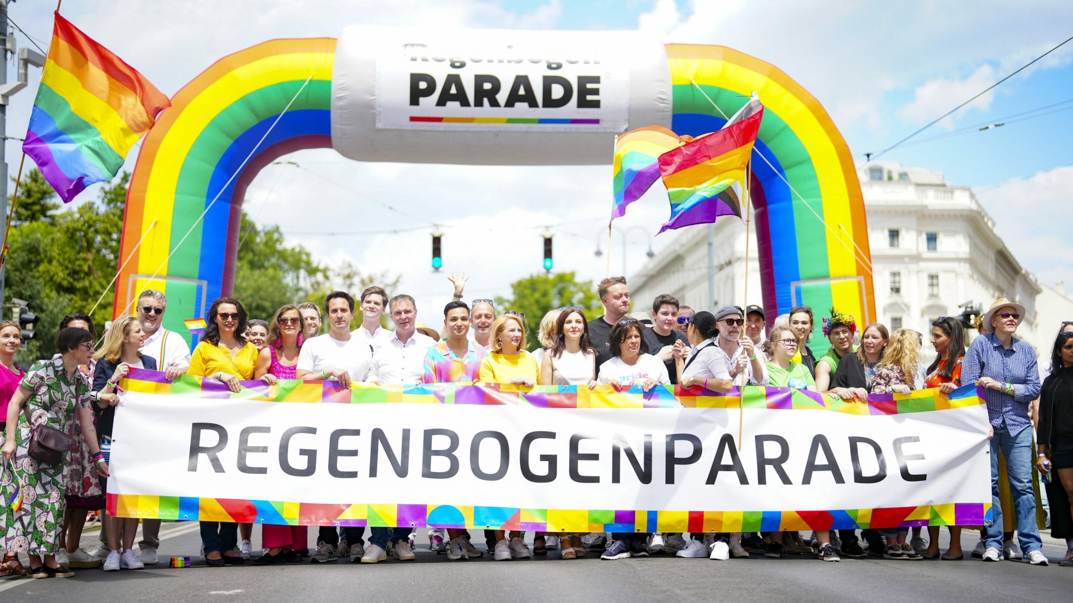27. Regenbogenparade Hunderttausende bei Vienna Pride, kleine