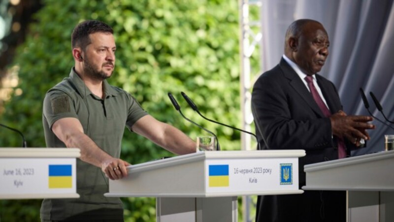 der ukrainische Präsident Wolodymyr Selenskyj mit seinem südafrikanischen Amtskollegen Cyril Ramaphosa (Bild: Ukrainian Presidential Press Office)