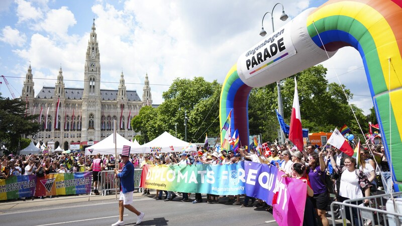 Der ausländische Nachrichtendienst warnte wenige Tage vor der Pride vor dem 17-Jährigen. (Bild: APA/EVA MANHART)