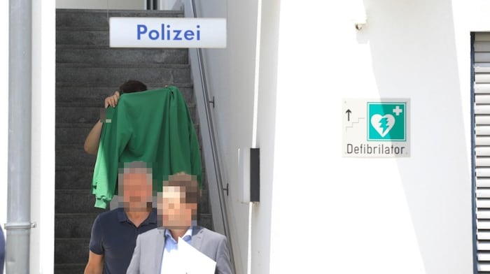 Der Oberösterreicher (24), der Jeanette mit seinem Auto erfasst hat, stellte sich Stunden nach der Tat in Begleitung seines Vaters und seines Anwalts der Obertrumer Polizei. Die Kollision will er nicht wahrgenommen haben.