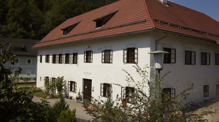 Am Samstag wurde der benachbarte Edenhof mit Luxusanlagen für die 82 Rinder eröffnet.