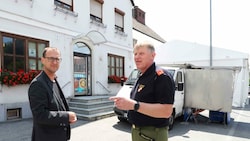 Für Standort im Zentrum: Ortschef Andreas Gradwohl (links) und Feuerwehr-Kommandant Günther Bernhardt. (Bild: Judt Reinhard)