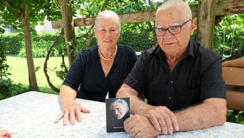 Hedwig und Karl Löffler, ältester Freund in Markt Hartmannsdorf. (Bild: Christian Jauschowetz)