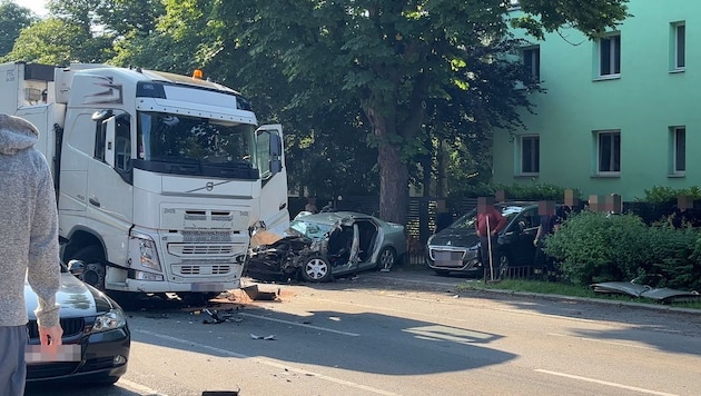 Bei dem Unfall wurde eine Person schwerverletzt. (Bild: „Krone“-Lesereporter)