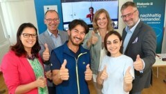 v.li.na.re.: Landesrätin Sara Schaar, Wolfgang Haberl AMS, Astrid Körner, Konrektorin Diakonie de La Tour, Adolf Kulterer, Wirtschaftskammer Österreich, mit einem fertig ausgelernten Elektriker und einer ausgebildeten Pflegekraft. (Bild: Rojsek-Wiedergut Uta)
