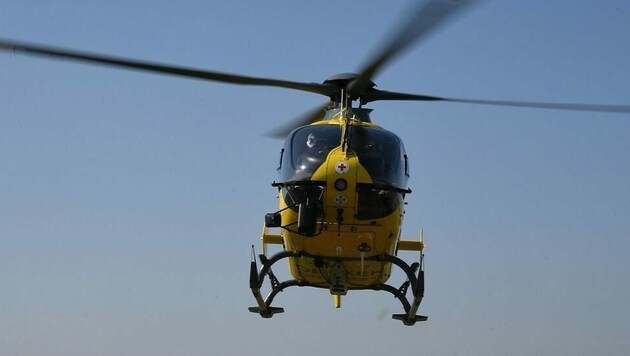 Die Rettung schickte sofort zwei Helikopter zum Unfallort. (Bild: P. Huber)