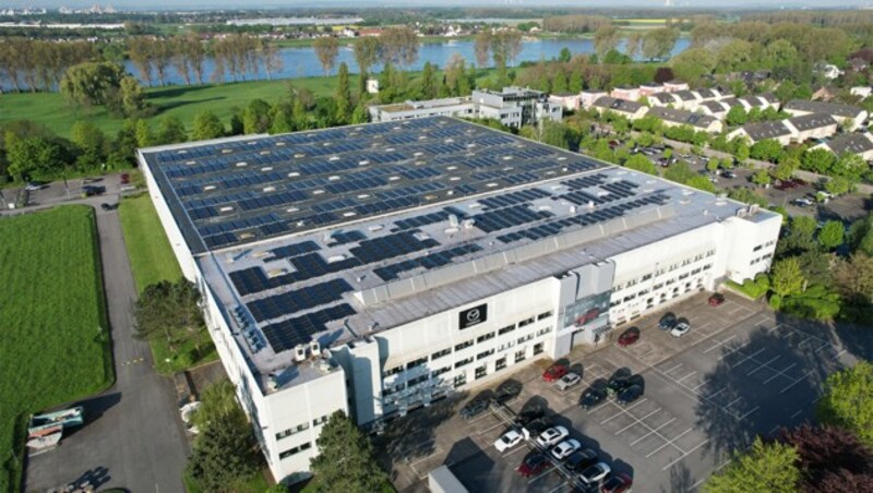 Die Solarpanele befinden sich auf dem ehemaligen Teilelager der Europazentrale, (Bild: Mazda)