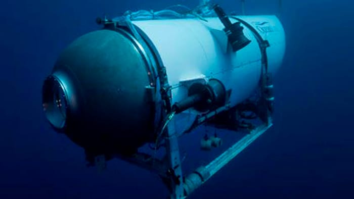 Das Tauchboot „Titan“ ist 6,7 Meter lang, 2,8 Meter breit und 2,5 Meter hoch. Es besteht aus Kohlefaser und Titan.