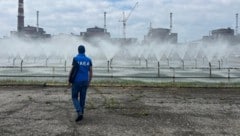 Ein Team der Atomenergiebehörde ist beim AKW Saporischschja ständig vor Ort. (Bild: APA/AFP/International Atomic Energy Agency/Handout)