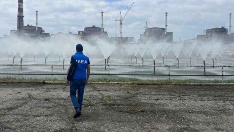 Die IAEA bei einer Inspektion des Kraftwerks (Archivbild) (Bild: APA/AFP/International Atomic Energy Agency/Handout)