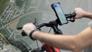 Aquellos que confían en su GPS a menudo se pierden, esto es especialmente cierto para los ciclistas.  (Imagen: komoot.de, stock.adobe.com, Krone KREATIV)