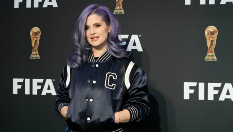 Kelly Osbourne reagiert extrem sauer auf Prinz Harrys Vergangenheitsaufarbeitung. (Bild: APA/AP Photo/Jae C. Hong)