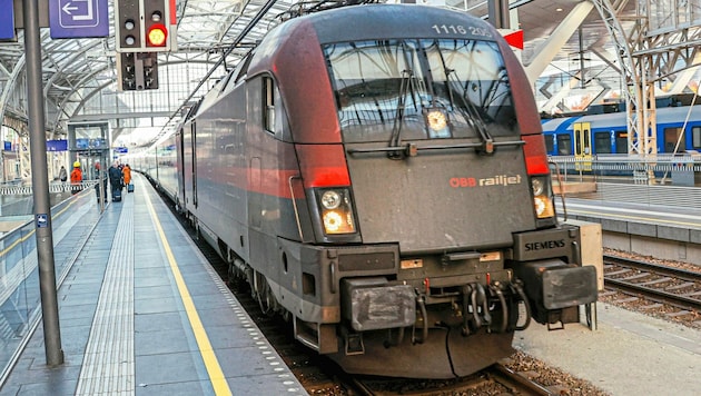 Railjet de l'ÖBB à Salzbourg (Bild: Markus Tschepp)