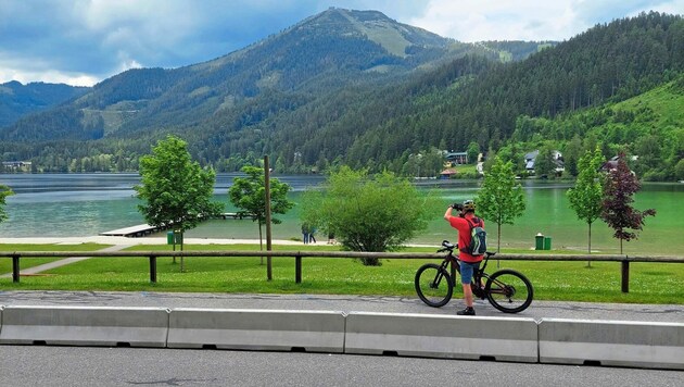 Der pittoreske Erlaufsee erfreut sich bei Einheimischen wie Touristen großer Beliebtheit. Seit letzter Woche wird für das Parken allerdings eine Gebühr eingehoben. (Bild: Peter Bernthaler)