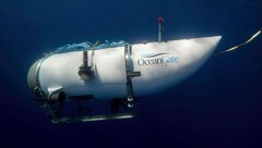 Bei der Suche nach dem vermissten Mini-U-Boot „Titan“ haben Suchteams nun „Klopfgeräusche“ unter Wasser registriert. (Bild: AP/OceanGate Expeditions)