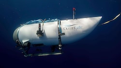 Bei der Suche nach dem vermissten Mini-U-Boot „Titan“ haben Suchteams nun „Klopfgeräusche“ unter Wasser registriert. (Bild: AP/OceanGate Expeditions)