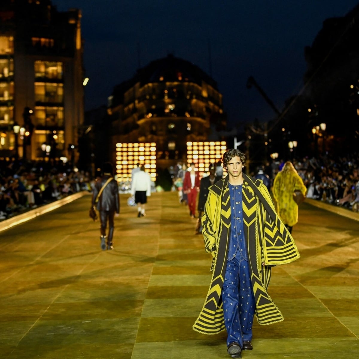 Louis Vuitton: the premiere of Pharrell Williams parades on Pont Neuf