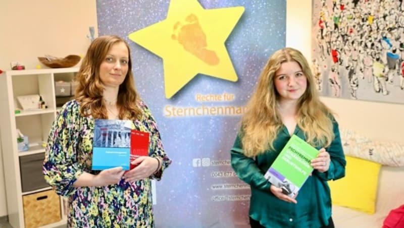 Monika Romaniewicz (li.) und Miriam Jakl vom Verein Rechte für Sternchenmamas sind Teil der Initiative Mut zeigen. (Bild: Jöchl Martin)